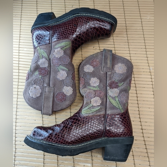 Ariat Alligator embossed Women’s  square toe black cherry leather boots size 5B - Picture 4 of 9